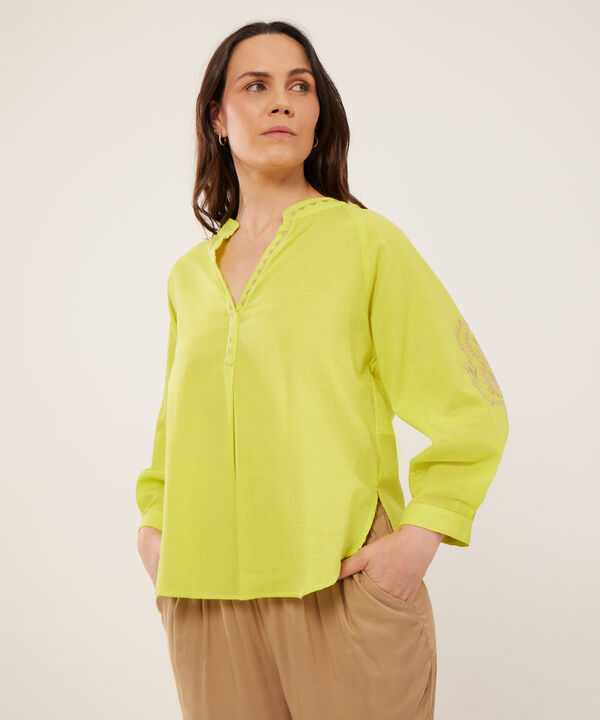 Blusa Manga 3/4 Unicolor Con Bordado image number null