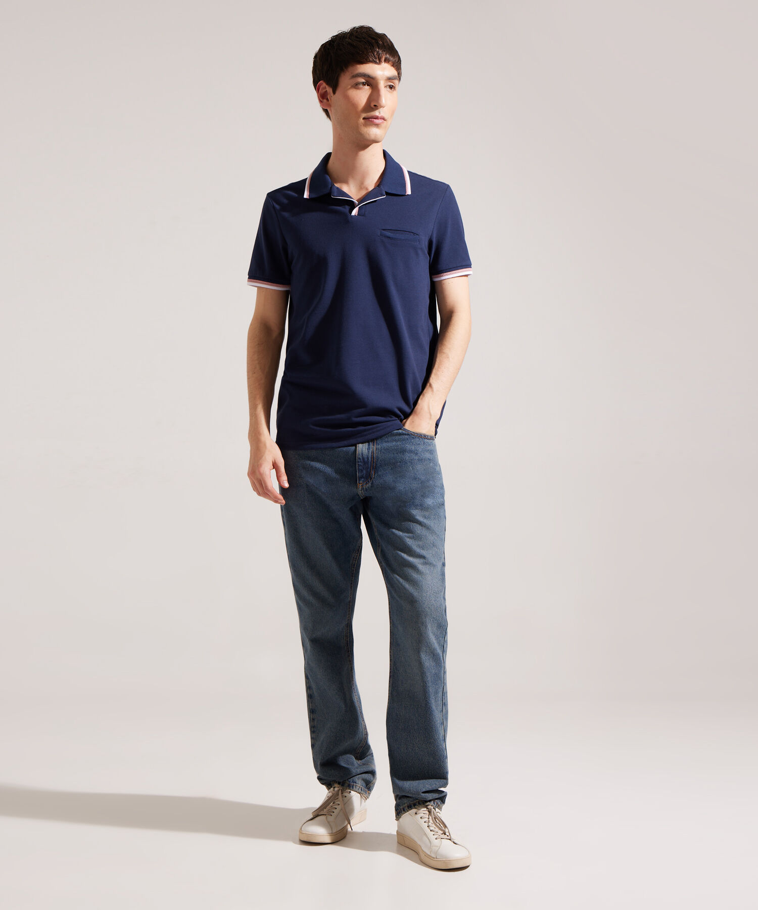 Polo Unicolor Con Pechera Abierta, Cuello, Ribete Y Puños Tejidos. Silueta Slim Fit. Campiello Linea Moda