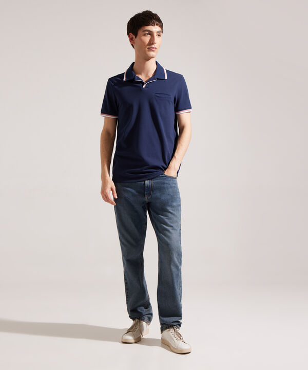 Polo Unicolor Con Pechera Abierta, Cuello, Ribete Y Puños Tejidos. Silueta Slim Fit. Campiello Linea Moda