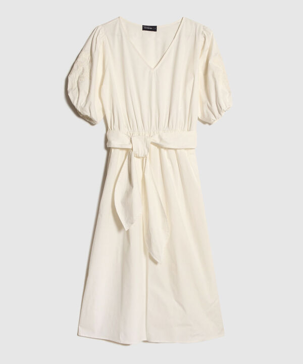 Vestido Unicolor Con Bordado