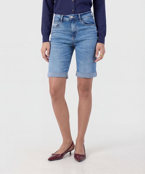 Bermuda Denim Con Doblez Para Mujer