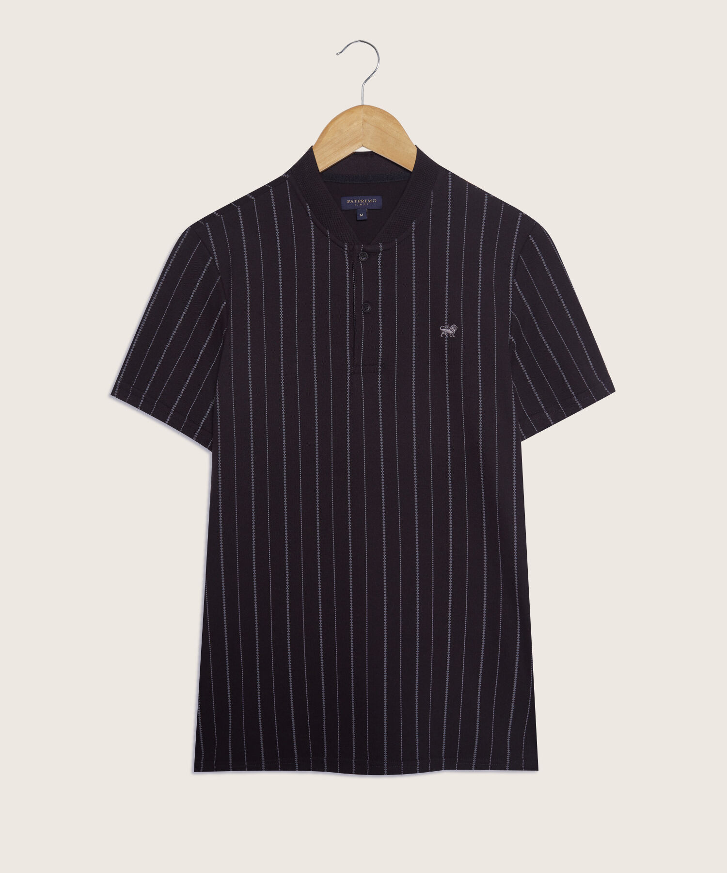 Polo Estampada, Cuello Mao Tejido Con Textura, Silueta Slim Fit