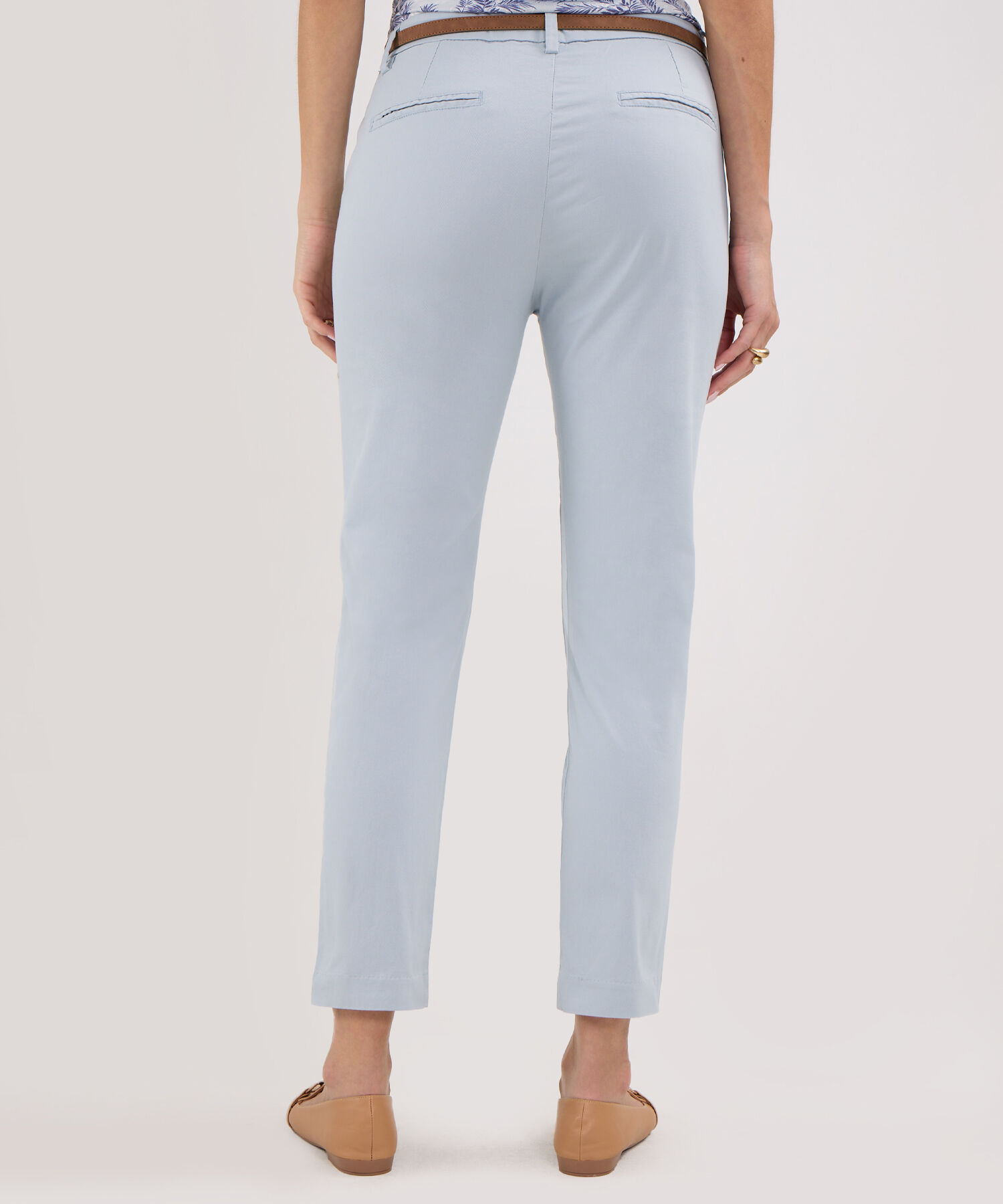 Pantalon Unicolor Chino Con Cinturon