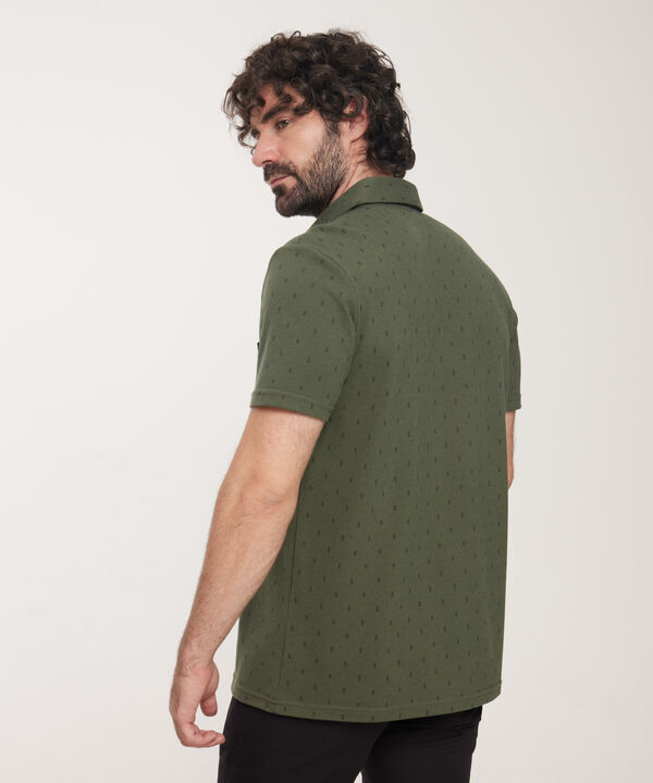 Polo Cuello Maquina Estampada Con Bolsillo