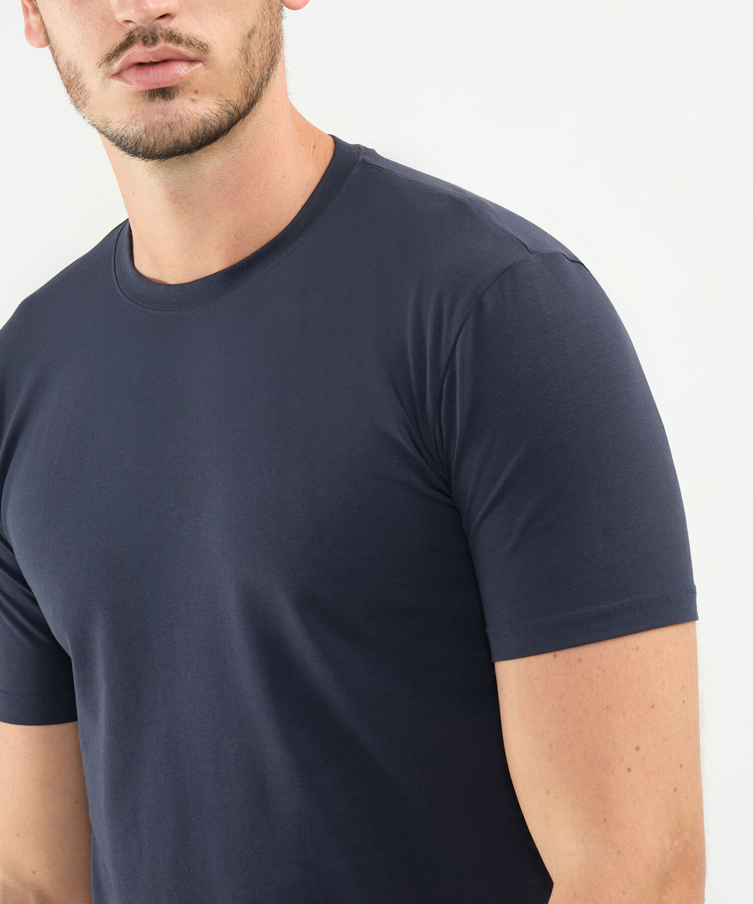 Camiseta Slim Cuello Redodno Manga Corta