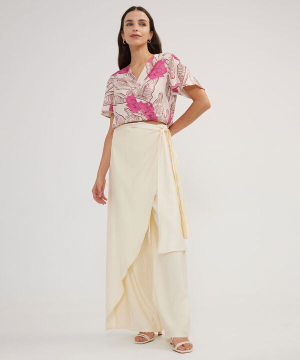 Pantalon Unicolor Con Sobrecapa image number null