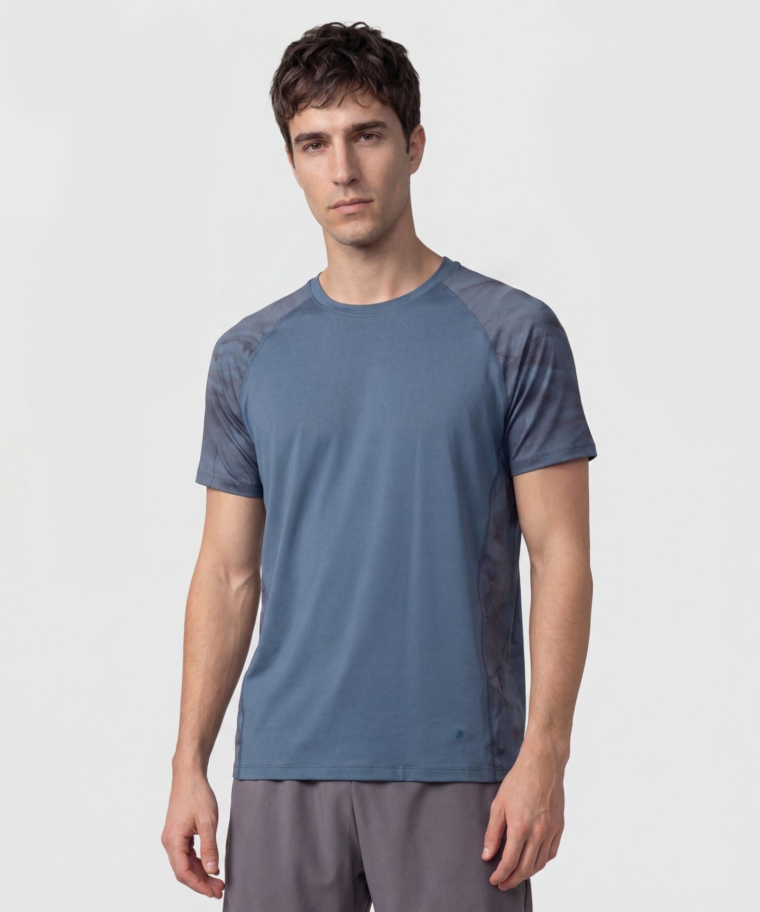 Camiseta Deportiva Con Detalle En Mangas 