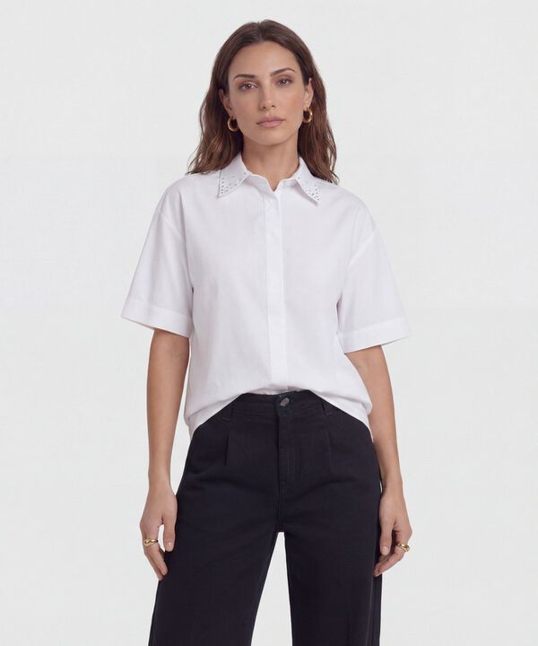 Camisa Mujer Manga Corta Cuello Con Pedrer&iacute;a image number null