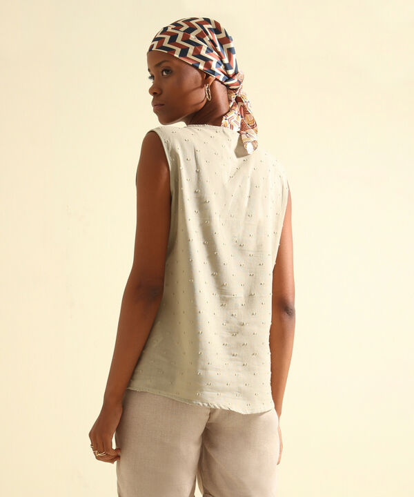 Blusa Unicolor Textura Manga Sisa Con Cuello Herradura Y Fuelle