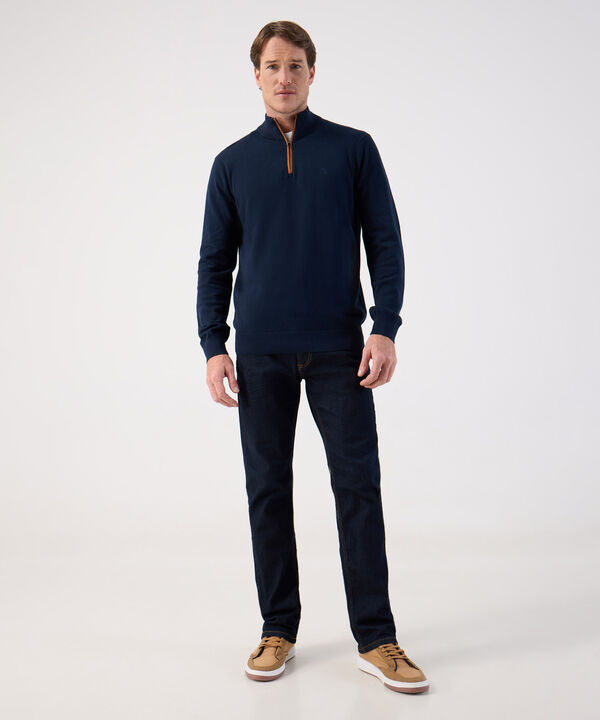 Buzo de Tejido Liso con Cuello Alto y Cremallera Para Hombre image number null