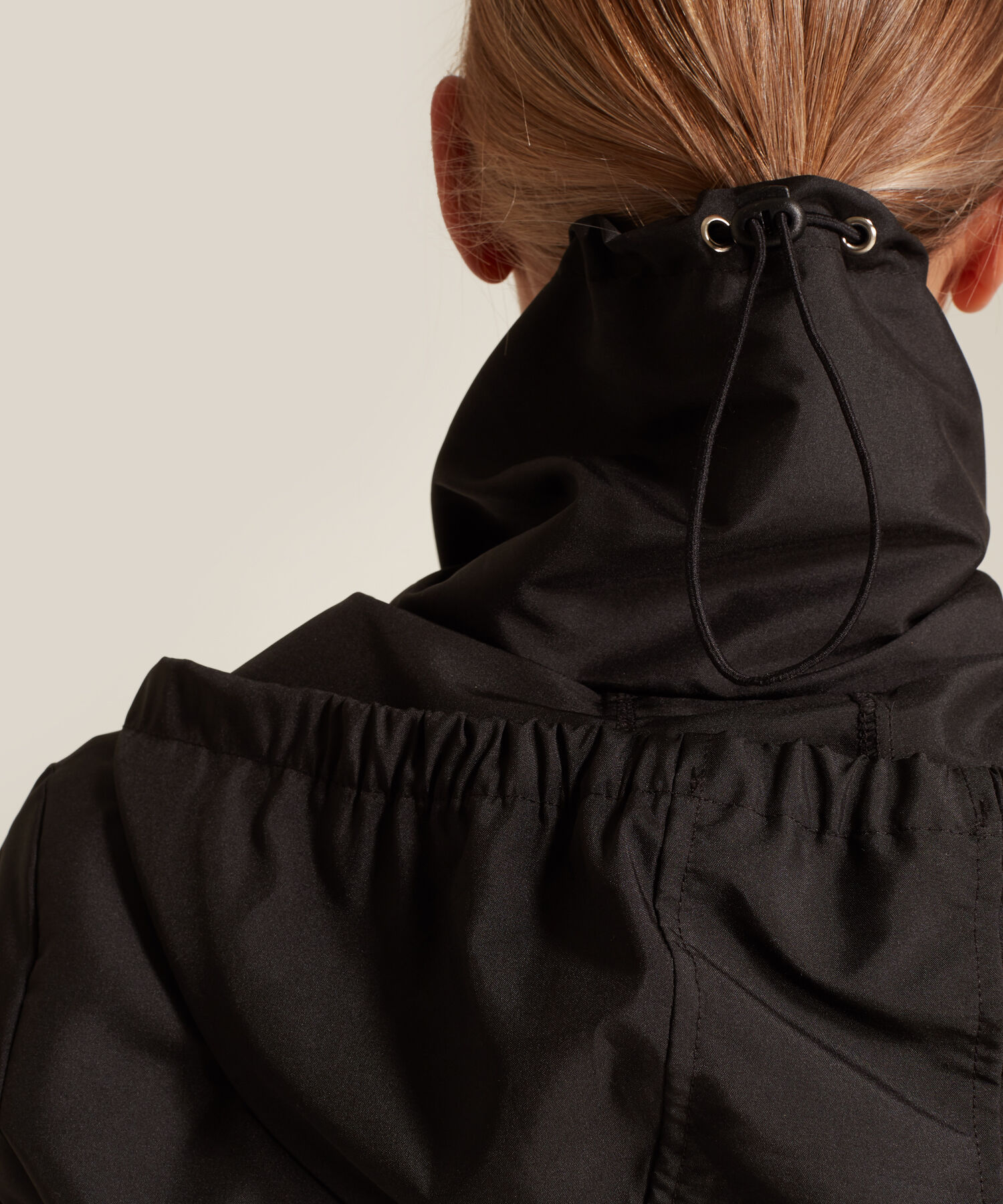 Chaqueta Rompevientos Con Capucha Y Tapabocas Integrado Mujer