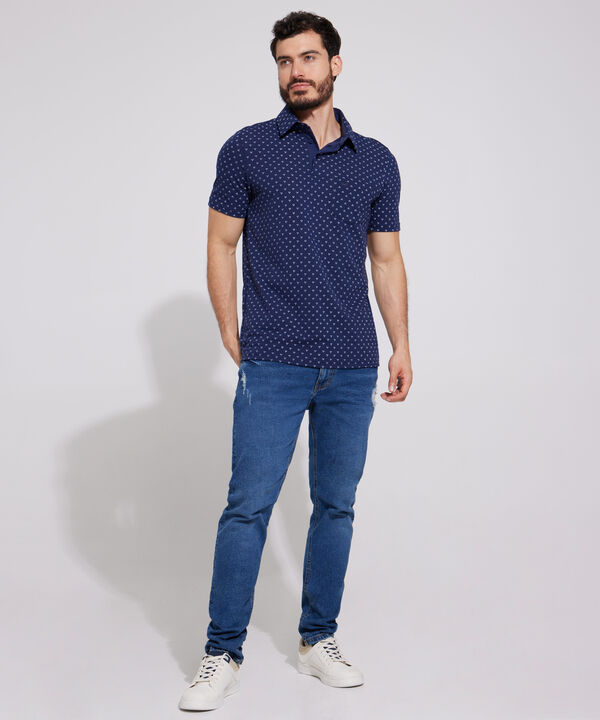 Polo Estampada, Cuello Maquina Duro Con Bolsillo, Silueta Regular Fit Blanco image number null