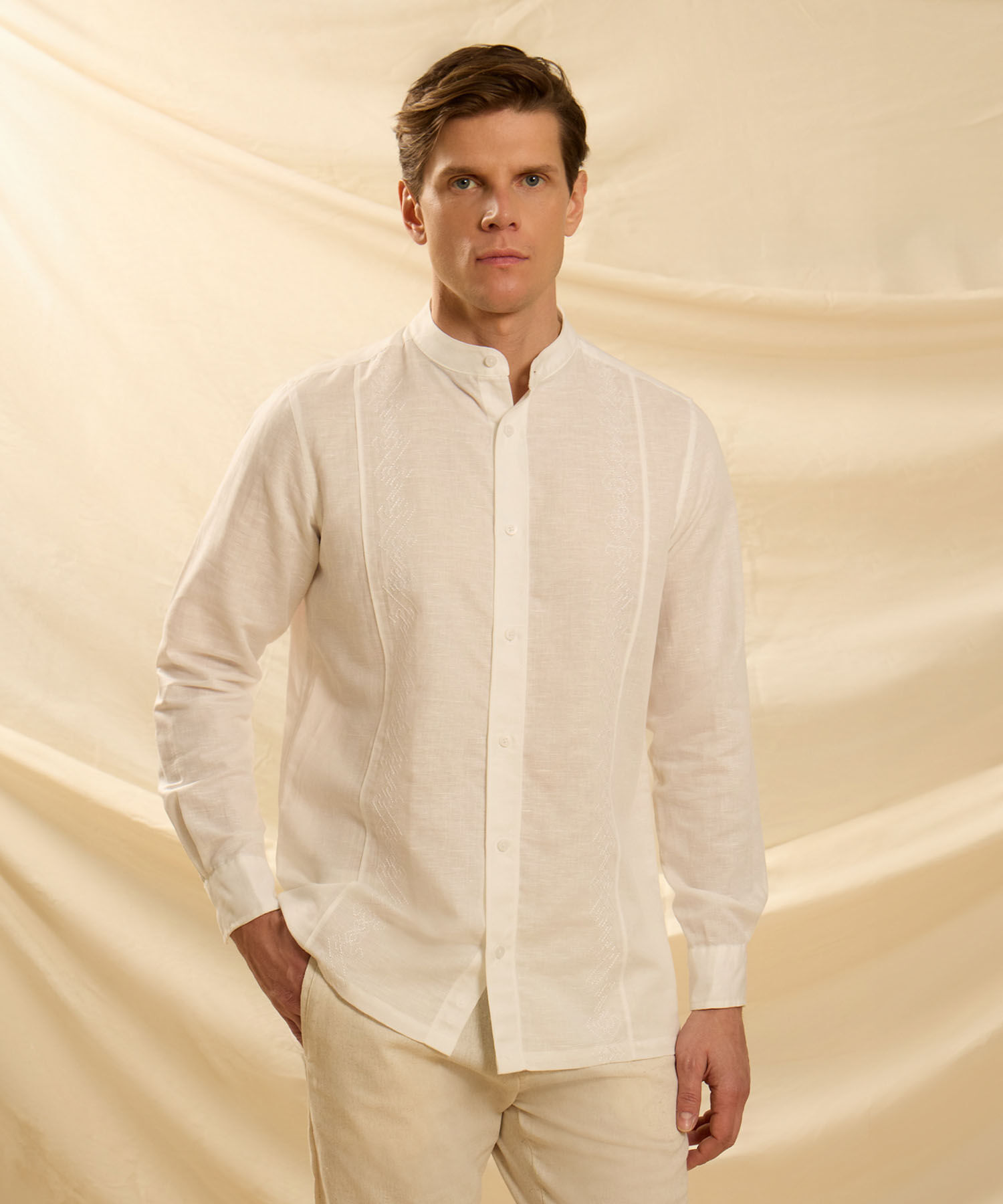 Guayabera Cuello Neru con Bordados para Hombre