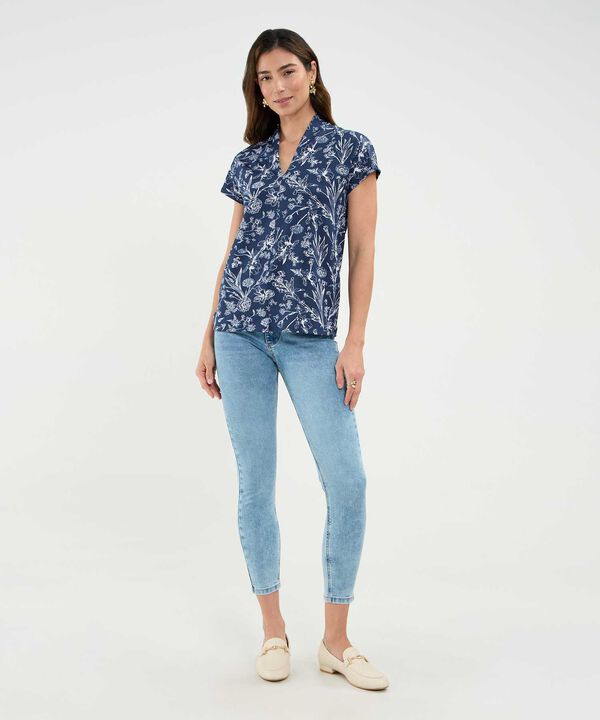 Camiseta Estampada Cuello en V image number null