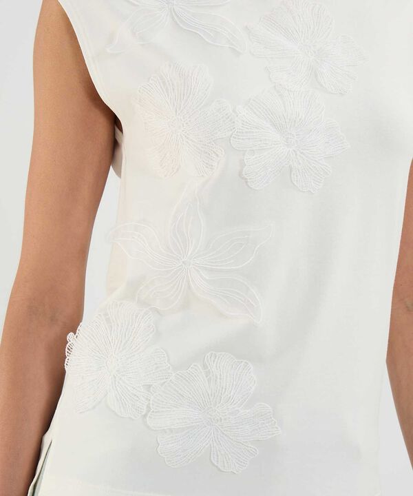 Camiseta con Apliques Florales image number null