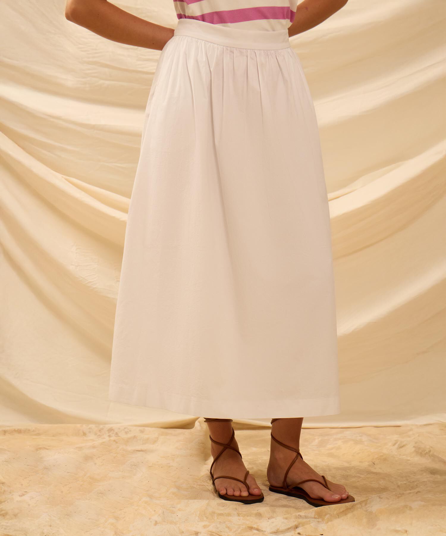 Falda Midi Amplia Con Bolsillos