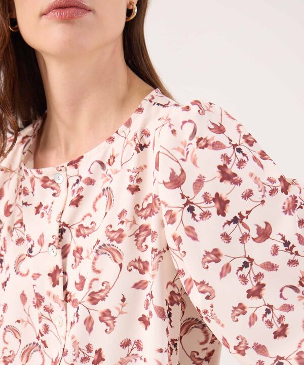 Blusa Con Estampado Y Botonadura  image number null