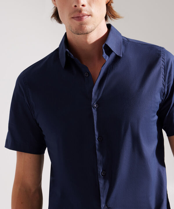 Camisa Manga Corta con Cuello Camisero Blanco