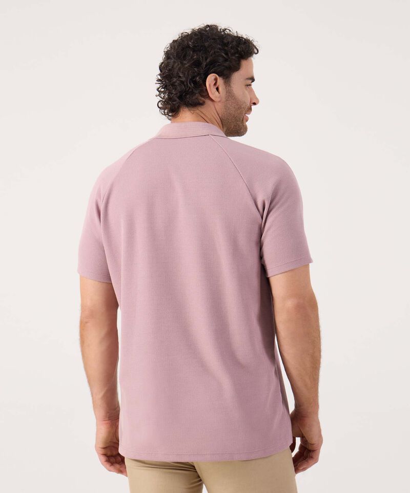 Polo Unicolor Con Textura En Cuello 