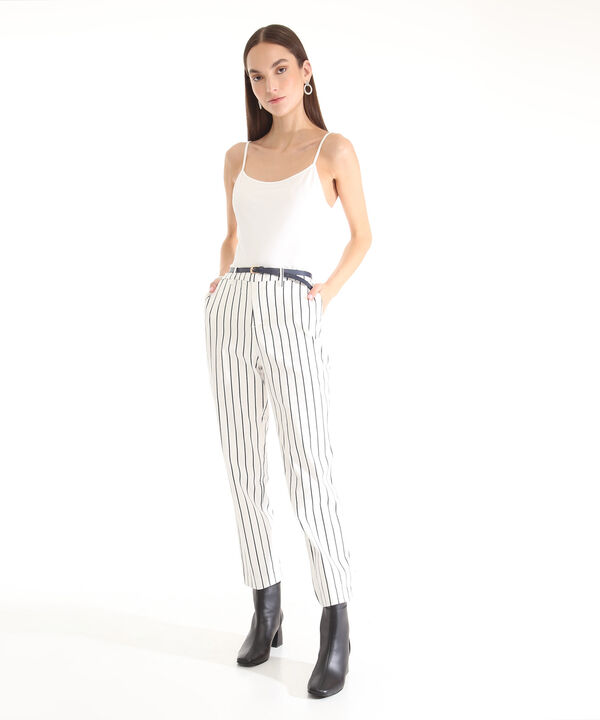 Pantalón Chino Estampado Con Cinturón image number null