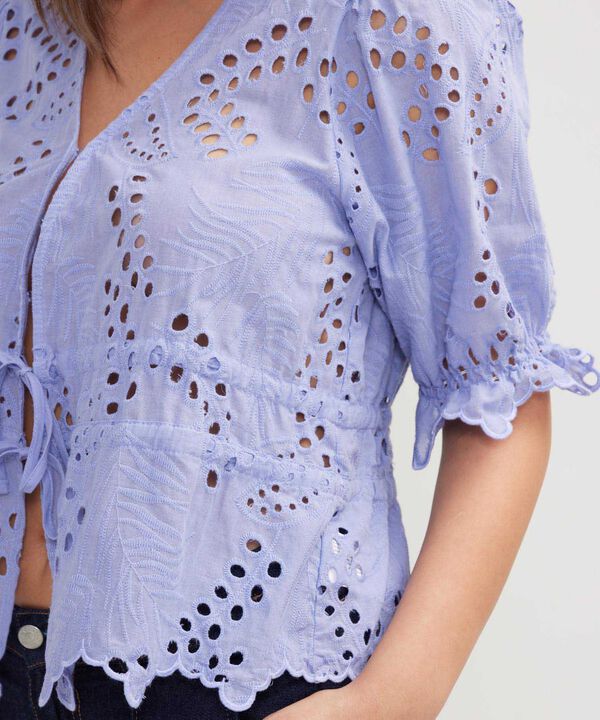 Blusa Unicolor En Ojalillo image number null