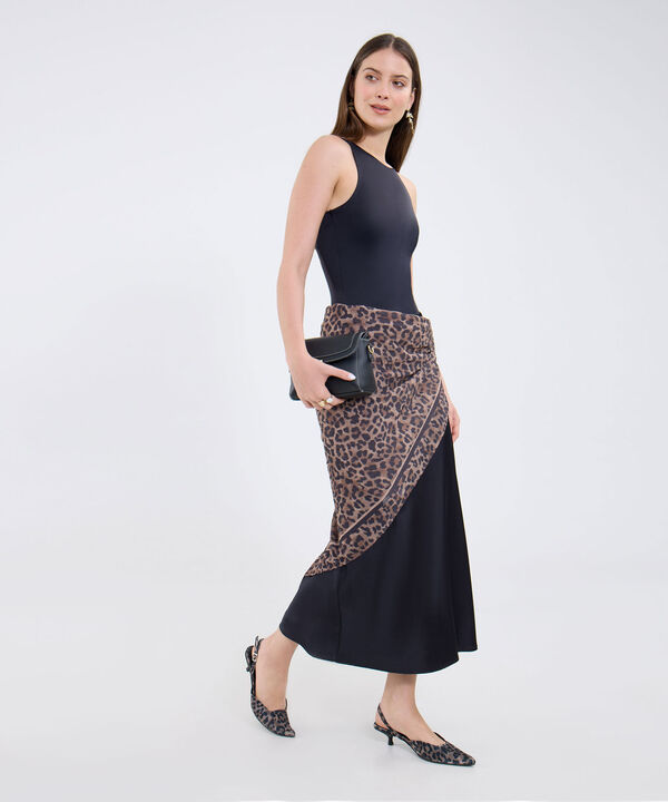 Body Skims Manga Sisa image number null