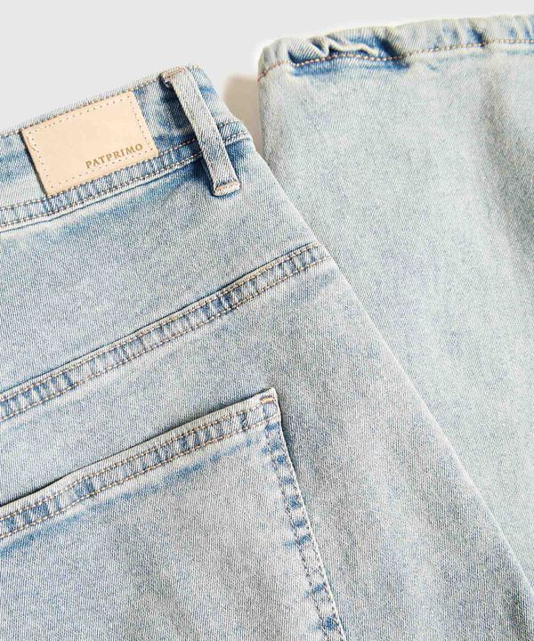 Jeans Mom Con Desgastes image number null