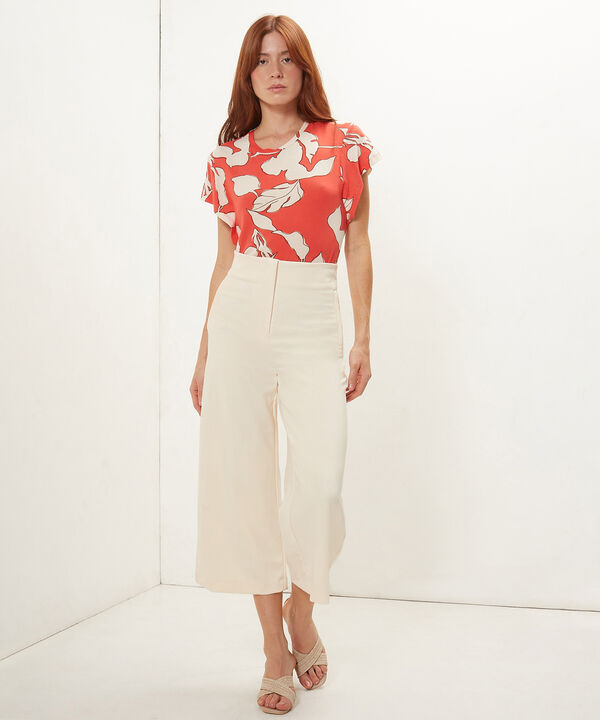 Pantalón Moda Unicolor, Tiro Alto Con Corte V En Pretina Posterior Y Ribetes Laterales, Serena image number null