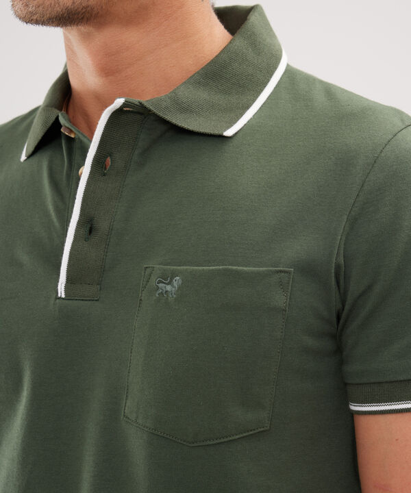 Polo Unicolor, Cuello, Pu&ntilde;os Y Pechera Tejida Con Bolsillo, Silueta Slim Fit