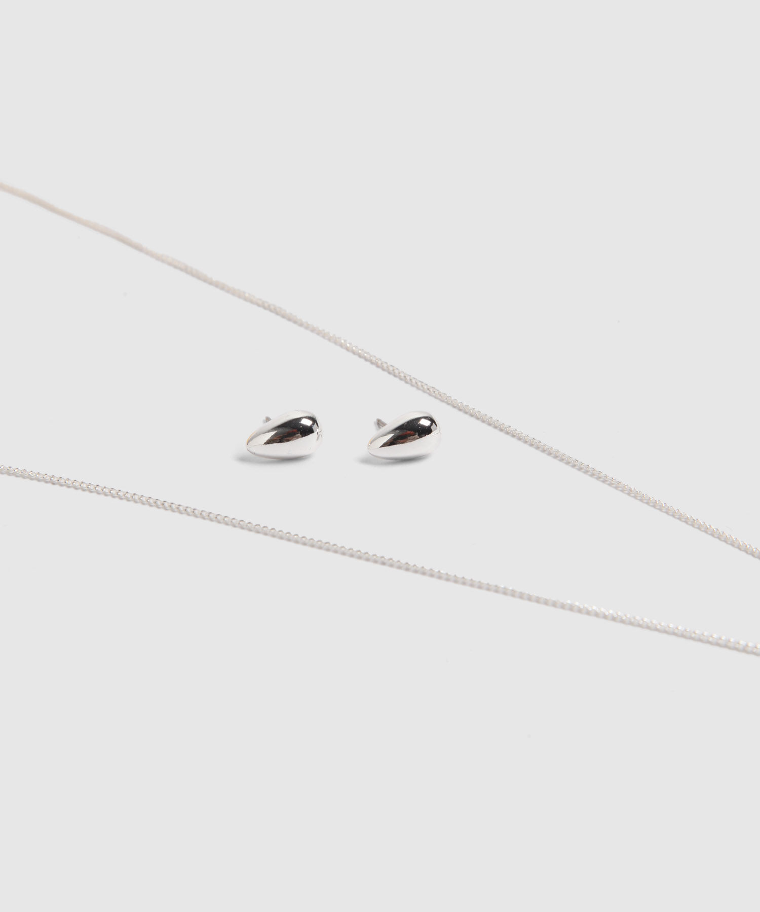 Set Plateado Con Collar Y Aretes De Dije Texturizado