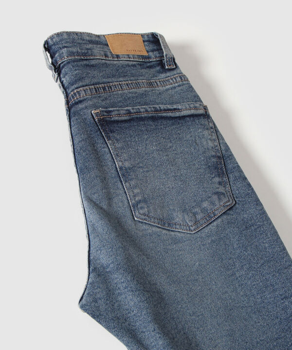 Jean Straight Crop Con Abertura image number null