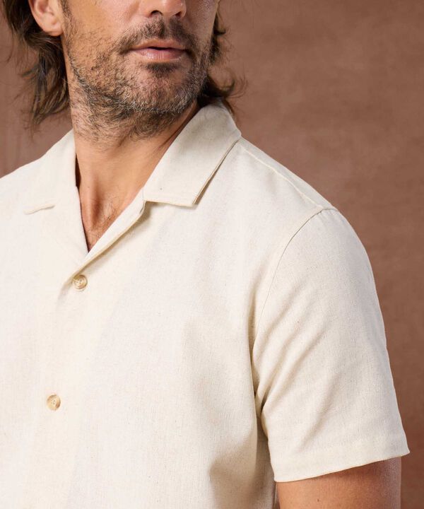 Camisa Manga Corta con Cuello Resort Para Hombre image number null