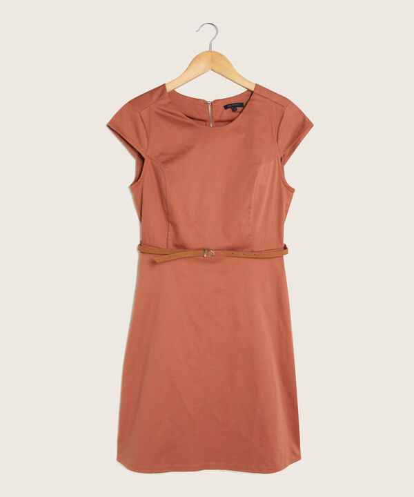 Vestido Manga Corta Unicolor Con Cinturón