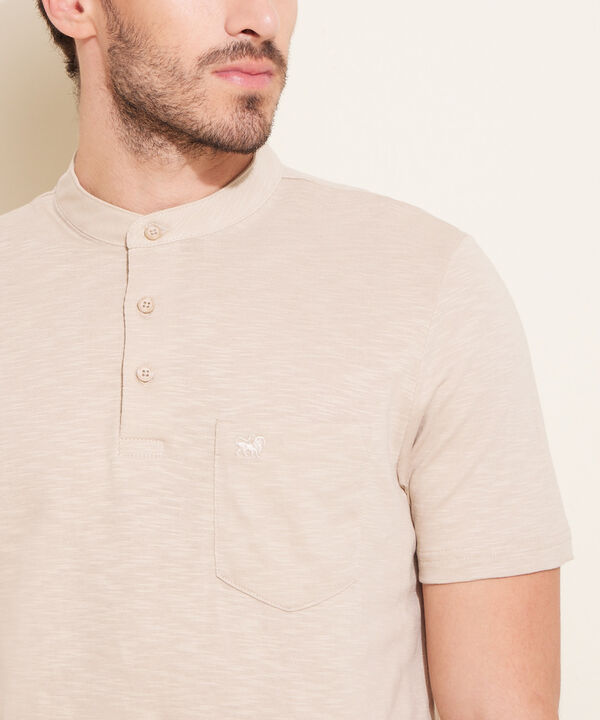 Polo Unicolor, Cuello Mao Con Bolsillo Y Silueta Regular Fit