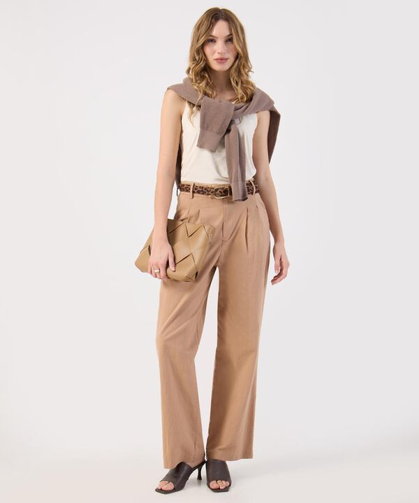 Pantalón Ancho Pinzas Lino Color Camel image number null