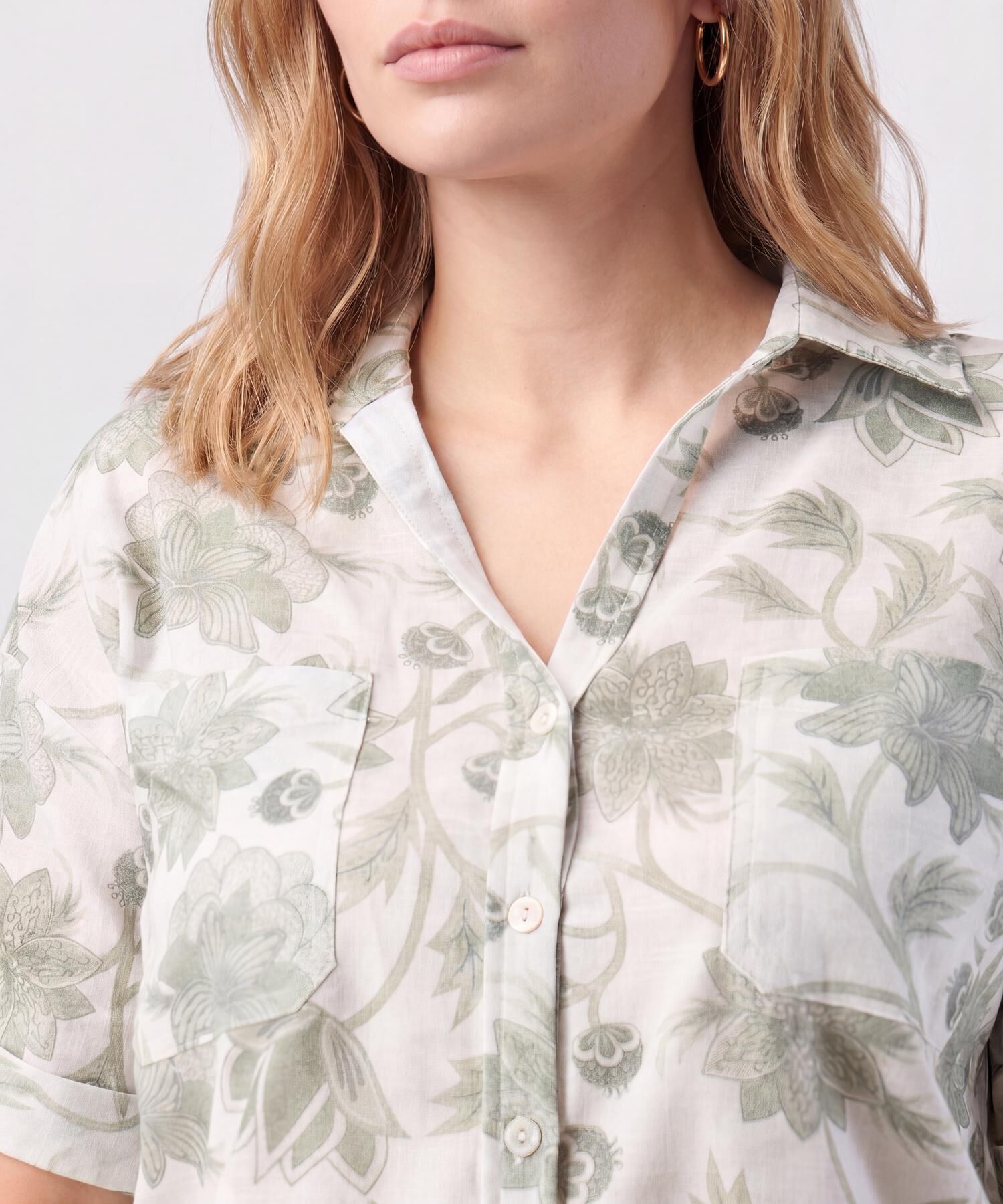 Camisa Manga Corta Con Dobladillo Mujer