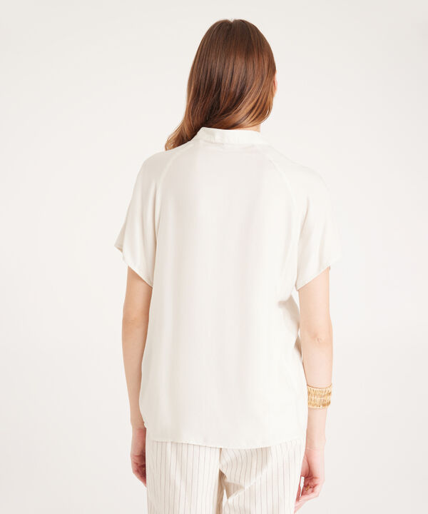 Blusa Unicolor Manga Corta Rangland, Cuello V Con Botonadura En Frente