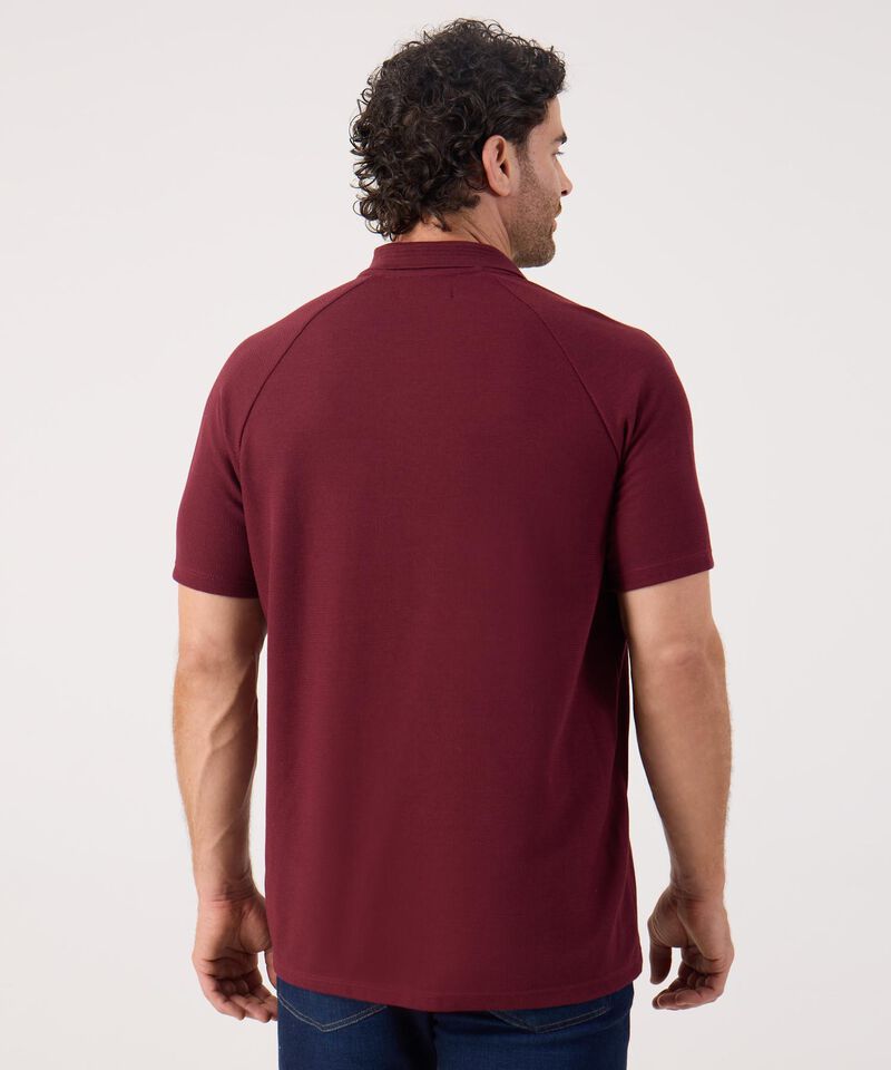 Polo Unicolor Con Textura En Cuello