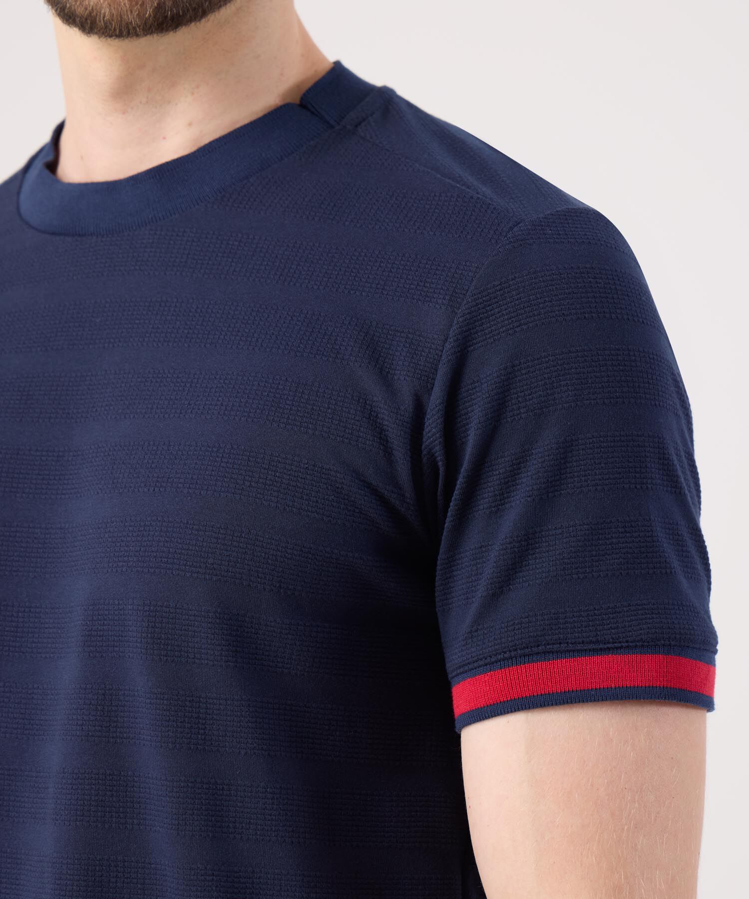 Camiseta Unicolor Con Detalle En Mangas 