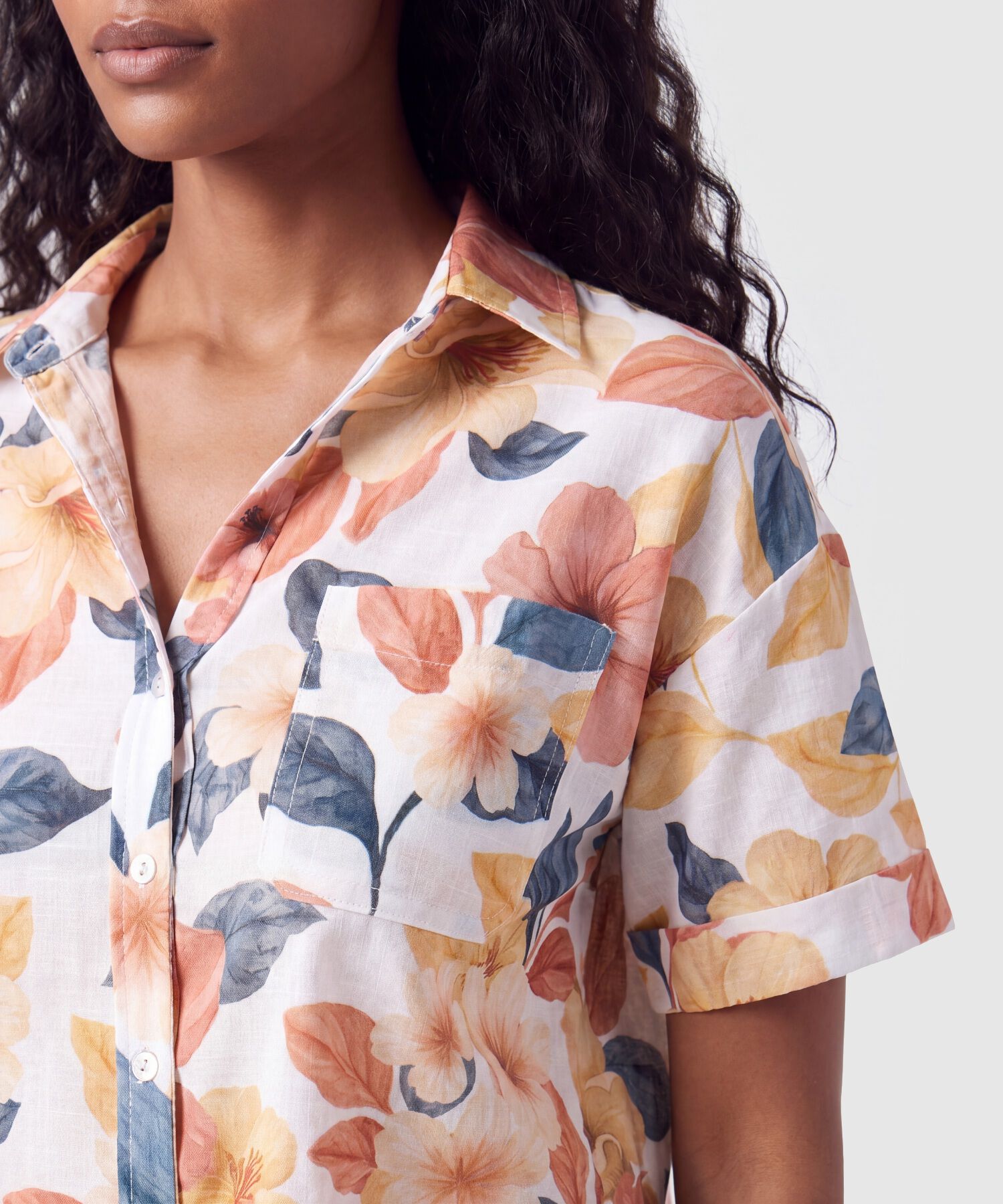Camisa Manga Corta Estampada Con Bolsillos Para Mujer