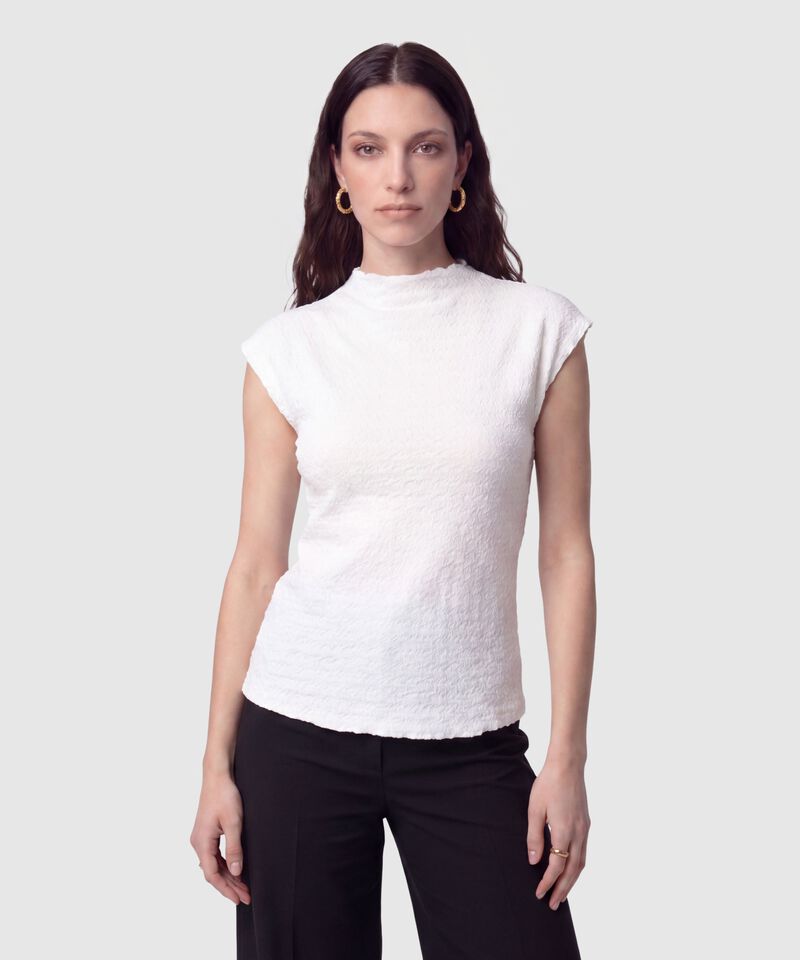 Camiseta Cuello Alto Texturizada Mujer
