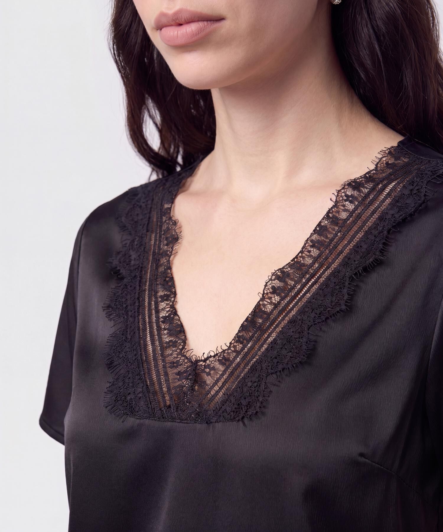 Blusa Unicolor con Encaje Mujer