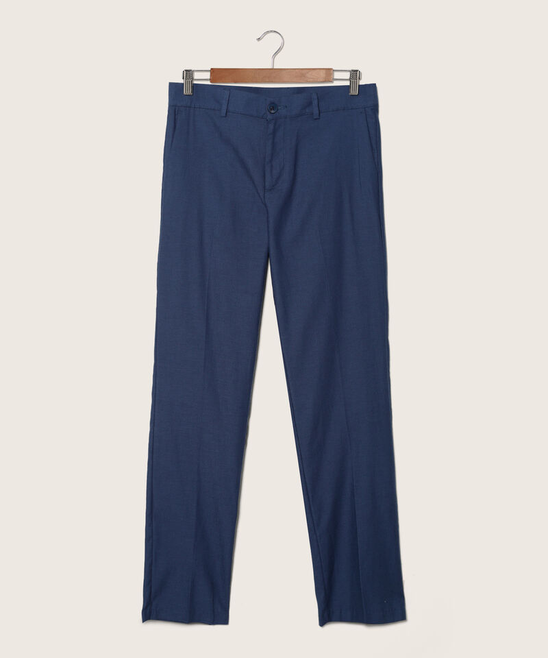 Pantalón Clásico Preteñido, Bota Recta Con Bolsillos Laterales Y Ribetes Traseros, Silueta Regular Fit
