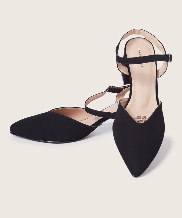 Tacones de punta con correa