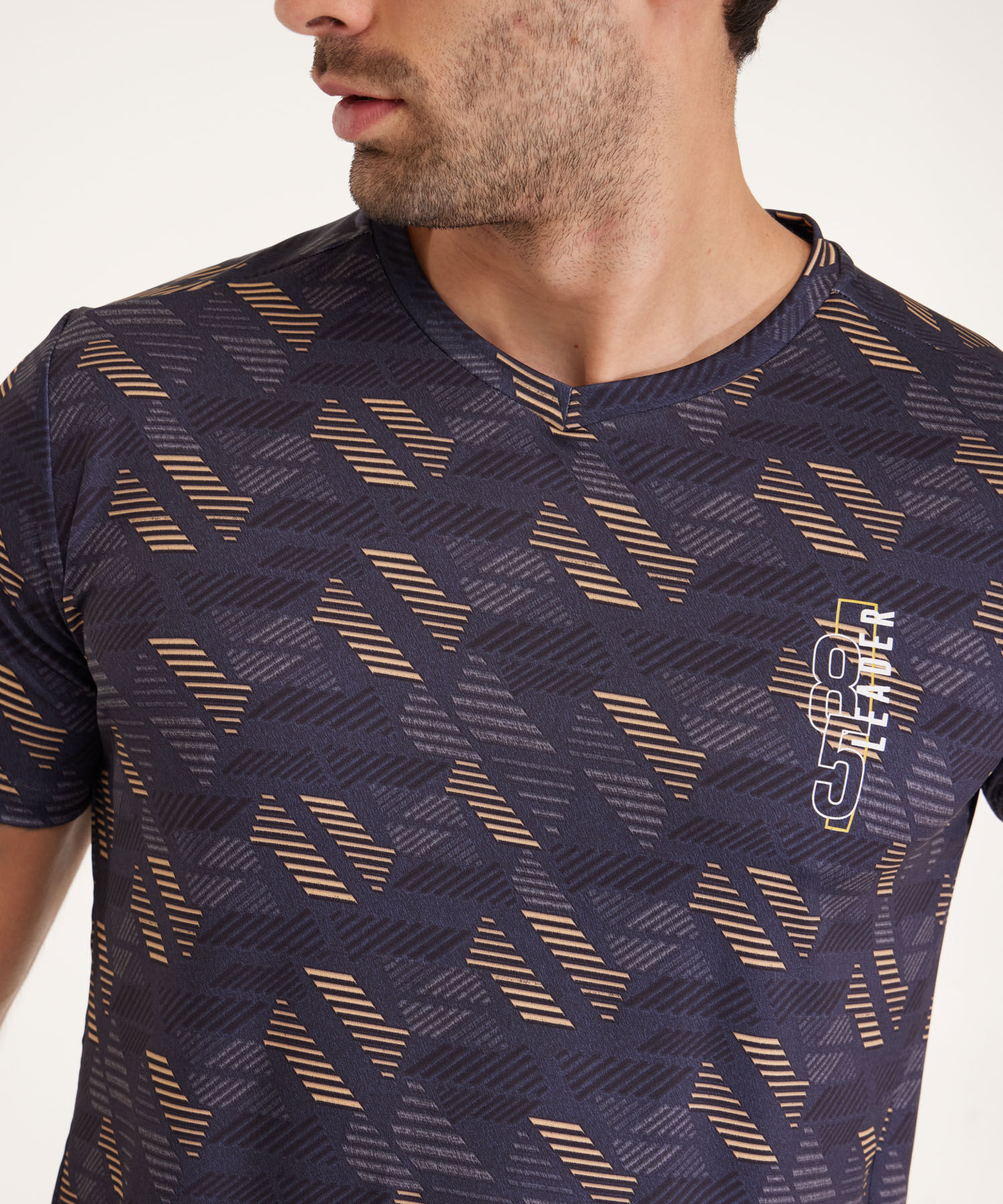 Camiseta Manga Corta, Cuello V Sublimada Con Screen