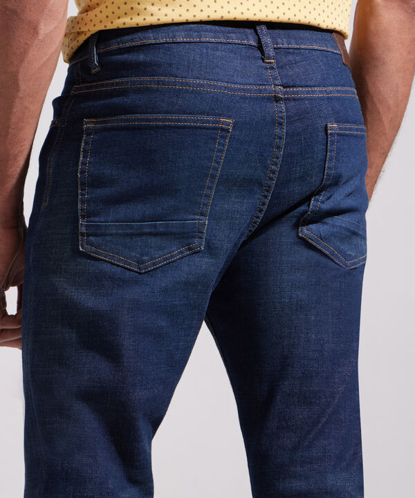 Jean Slim Fit Tono Azul Oscuro