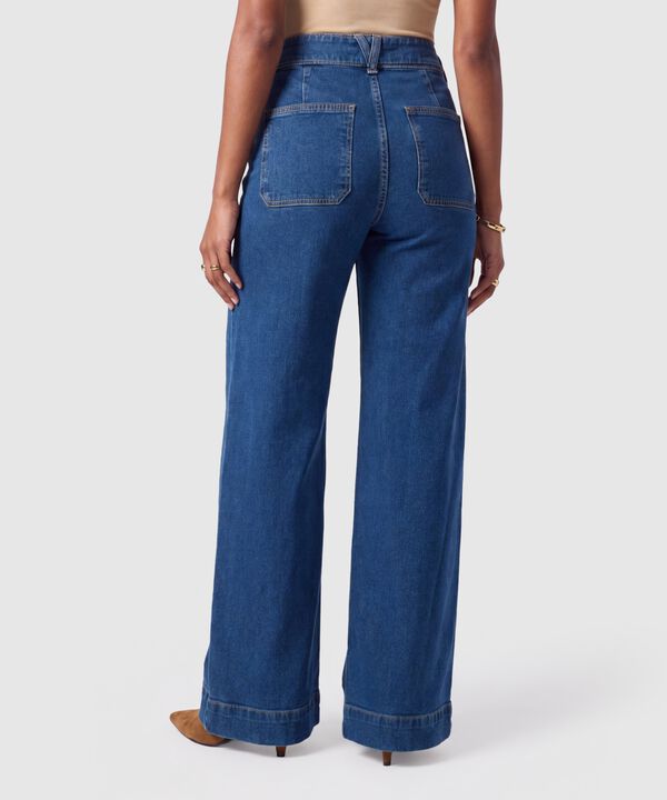 Jeans De Bota Ancha Con Cintur&oacute;n Forrado Mujer
