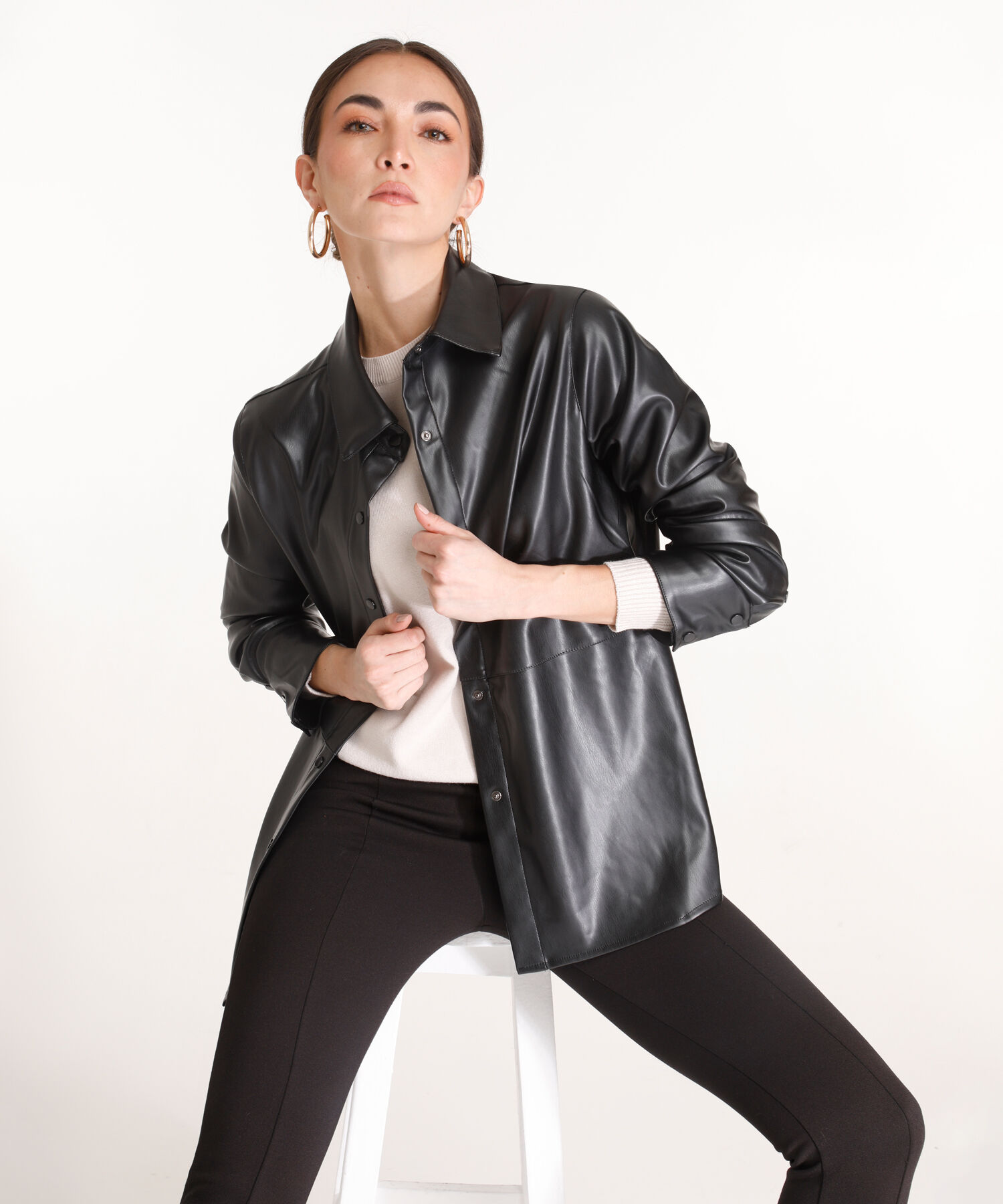 Chaqueta Manga Larga Con Broches Y Cuello Tipo Camisero