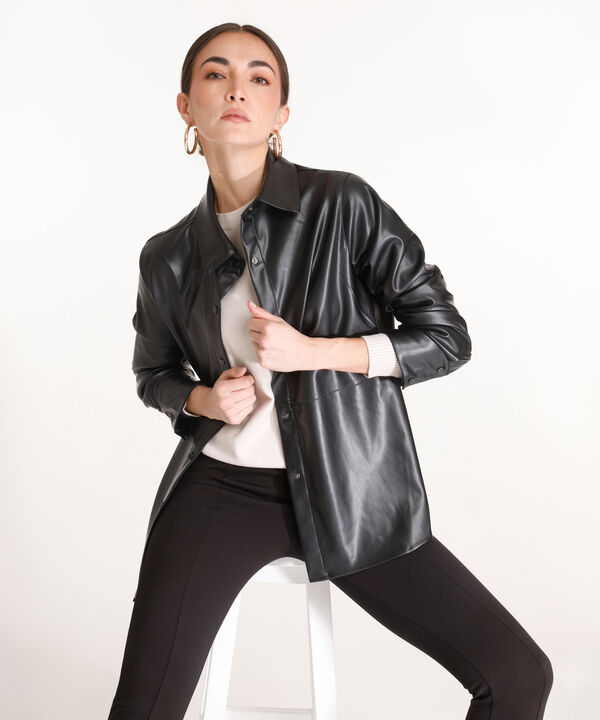Chaqueta Manga Larga Con Broches Y Cuello Tipo Camisero