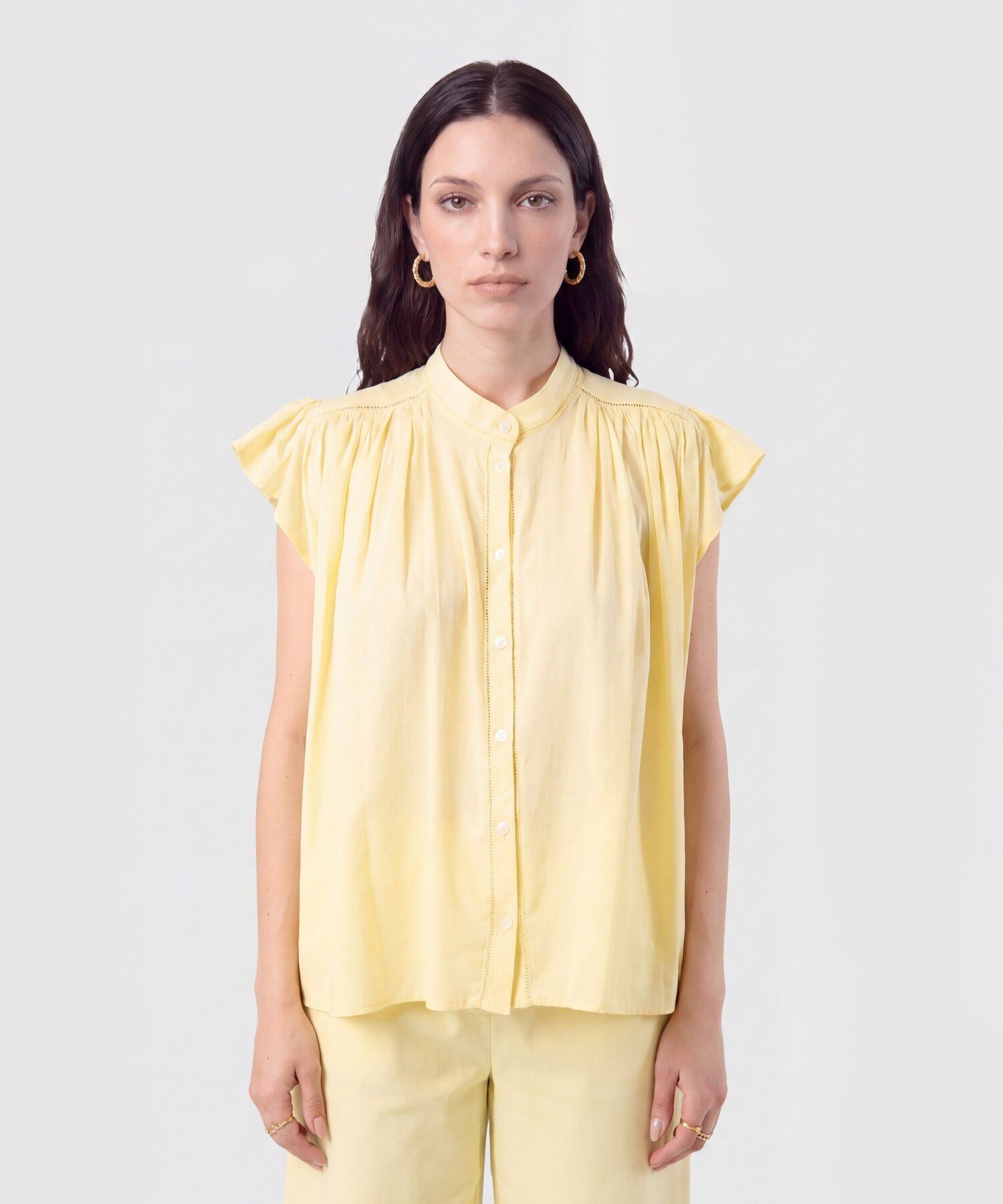 Blusa Cuello Alto con Vuelos Mujer